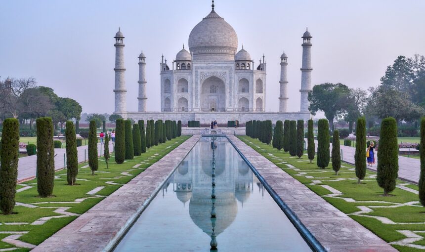 Taj Mahal Tour Guide 2025 – Everything You Need to Know Before You Visit